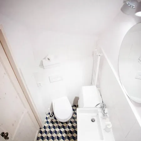 דירה The Tiny Space 6m2 With Private Bathroom In The Hallway