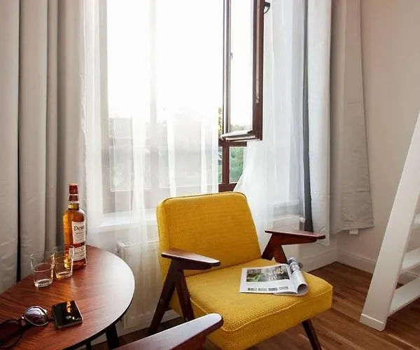 The Tiny Space 6m2 With Private Bathroom In The Hallway 소포트