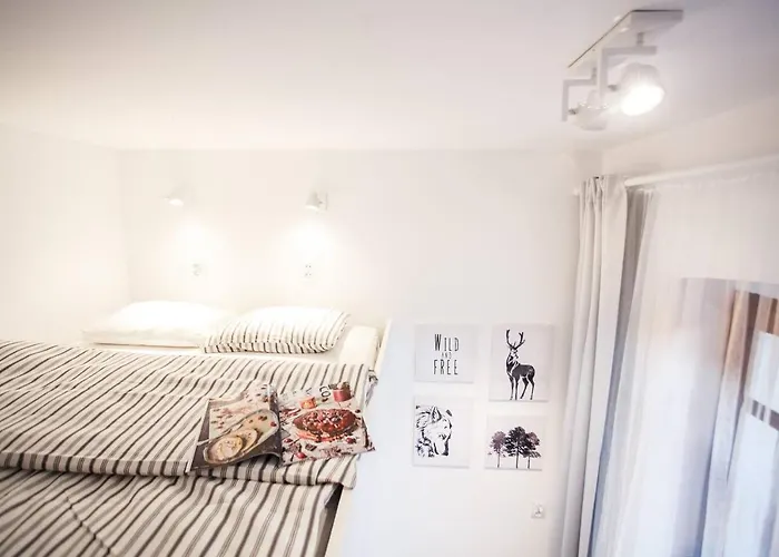 아파트 The Tiny Space 6m2 With Private Bathroom In The Hallway 소포트